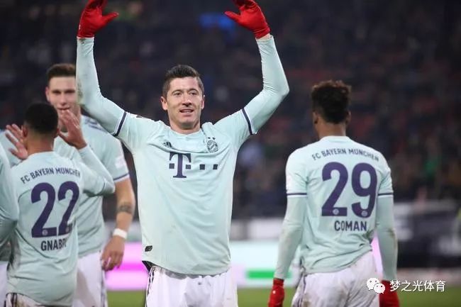  不莱梅老将戴帽书写德甲传奇篇章